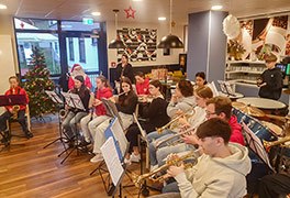 Auftritt der Big Band im Restaurant der Jugendherberge Bollendorf