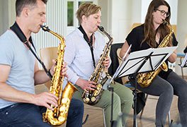 Musikgruppe bei der Probe in der Jugendherberge