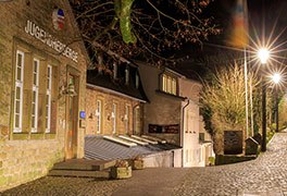 Jugendherberge Burg Lichtenberg beleuchtet bei Nacht