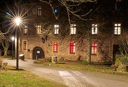 Jugendherberge Burg Lichtenberg beleuchtet bei Nacht