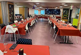 Restaurant der Jugendherberge Tholey dekoriert zum Halloweenprogramm