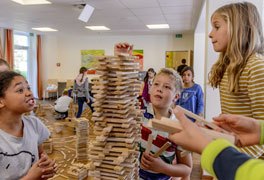 Schüler realisieren Projekt mit Bauklötzen