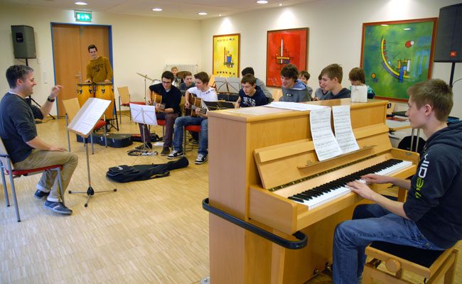 Musikprobe einer Schülergruppe in der Jugendherberge Bad Marienberg