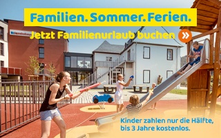 Familien.Sommer.Ferien, Jetzt Familienurlaub buchen. Kinder spielen mit Wasserpistolen auf dem Spielplatz der Jugendherberge Leutesdorf